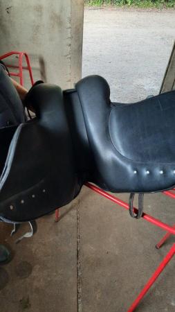 Image 3 of Wintec Isabelle Werth black dressage saddle 17.5 inches