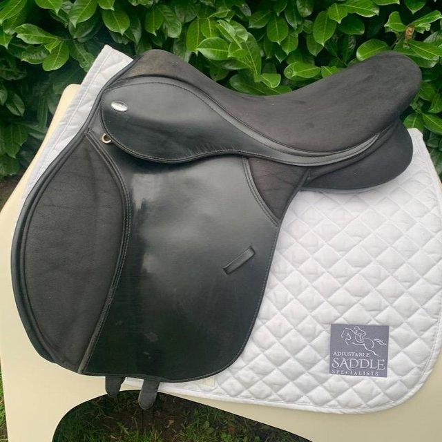 Preview of the first image of Thorowgood T4 cob 17.5 inch saddle.