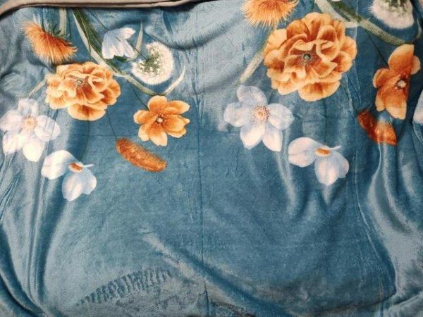 Image 2 of Sherpa Printed Blanket Blue with Floral Pattern Size 200x150