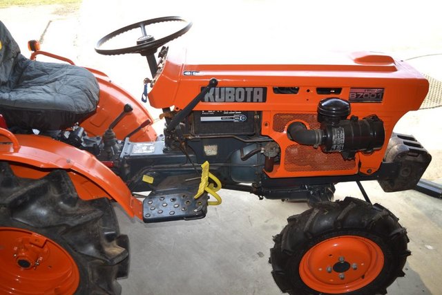 Image 5 of Kubota B7001 refurbished compact tractor