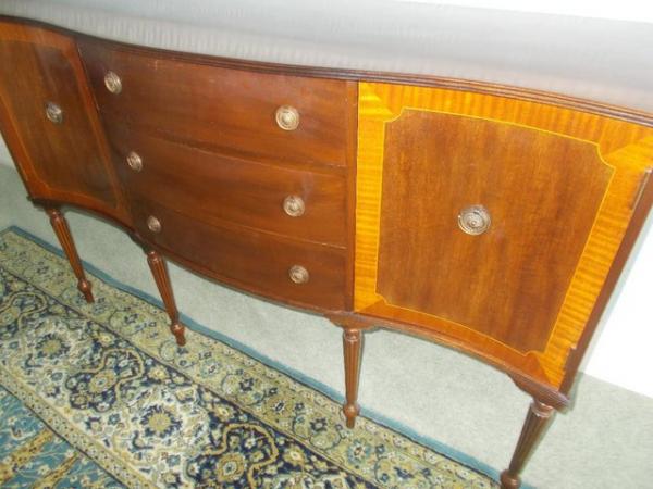 Image 2 of MAHOGANY EXTENDING DINNING TABLE/6 CHAIRS + SIDEBOARD.