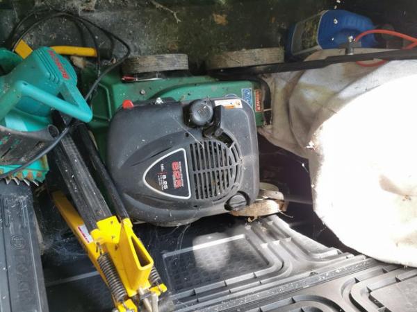 Image 1 of Briggs and Stratton Billy goat leaf vacuum
