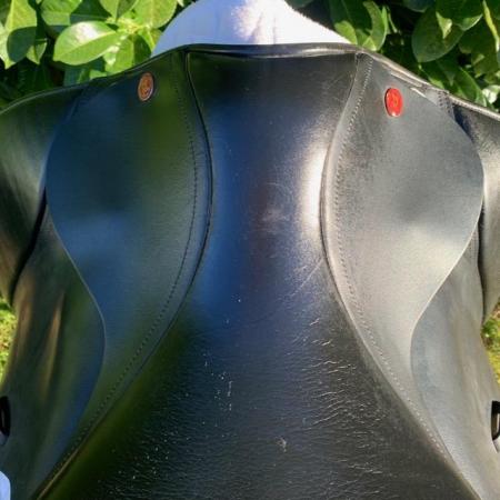 Image 16 of Kent And Masters 17 inch Cob dressage saddle (S3073)