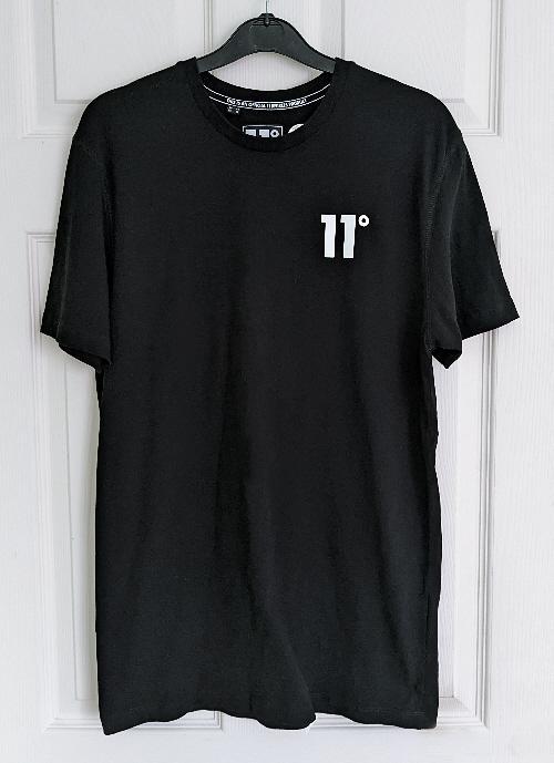 Preview of the first image of Genuine 11 Degrees Men's Black Core T Shirt - Size M.