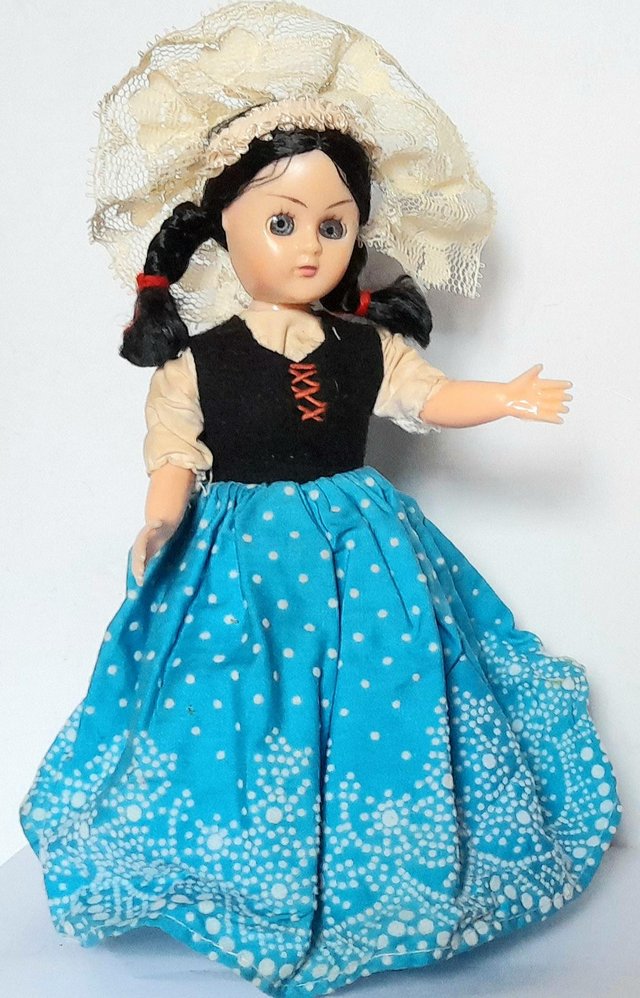 Preview of the first image of ELENA * SPANISH ETHNIC DOLL 20 cm tall VERY GOOD.