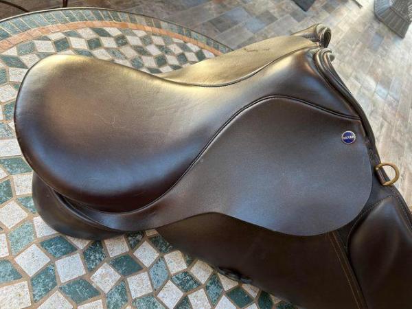 Image 1 of English Leather Horse Saddle 17.5 inch Wide Fitting