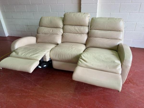 Image 3 of Lazyboy 3+2 electric recliner sofas