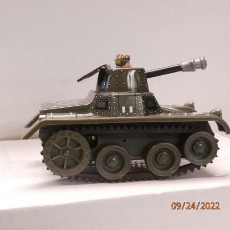 Image 2 of Gamma Tinplate clockwork Toy Tank Model No 713 made in West