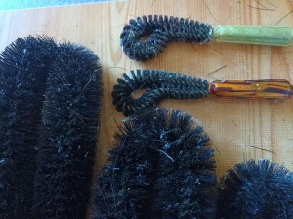 Image 4 of SELECTION OF BRUSHES AND ONE BROOM HEAD