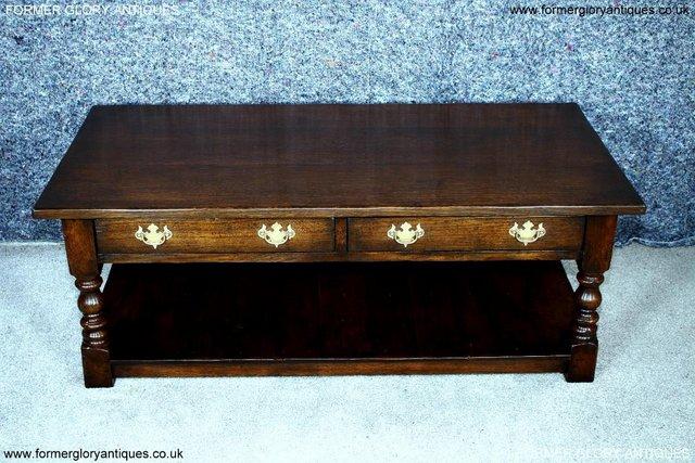 Image 50 of A TITCHMARSH & GOODWIN STYLE OAK TWO DRAWER COFFEE TEA TABLE