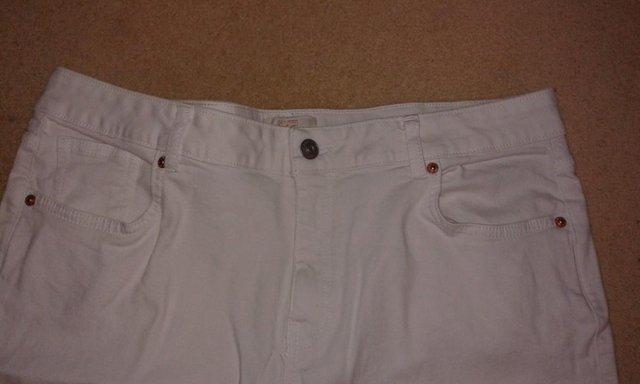 Image 3 of Ladies White Cropped Jean type trousers