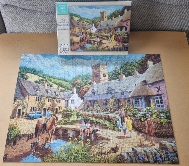 Preview of the first image of 1000 piece jigsaw called THE COTSWOLD COUNTRYSIDE by W.H.SMI.
