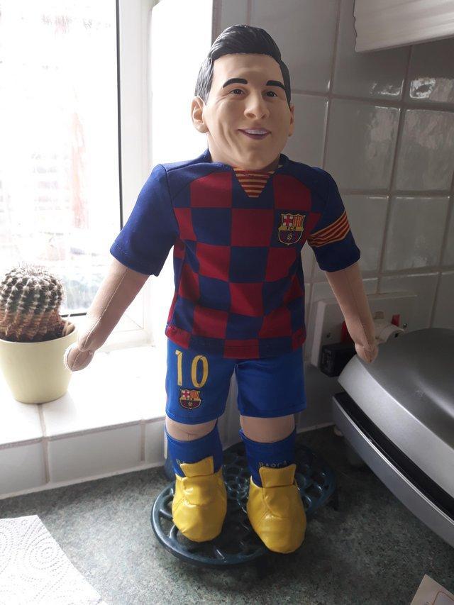 Preview of the first image of Messi figure for football fans.