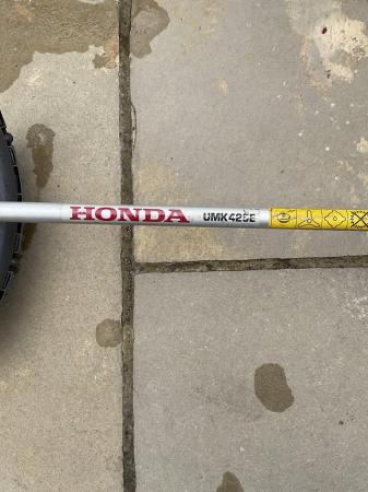 Image 3 of Honda UMK425e petrol strimmer