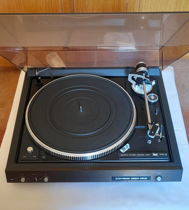 Preview of the first image of Dual 714Q Turntable with supplied cartridge shell.