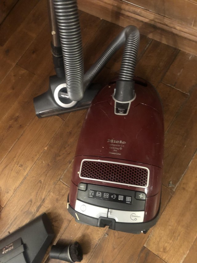 Preview of the first image of MIELE COMPACT 3 VACUUM CLEANER.