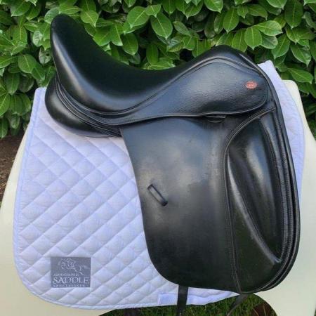 Image 9 of Kent & Masters 17" Low Profile Dressage saddle (S2834)