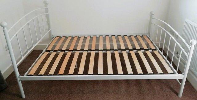 Image 1 of Classic Style White Metal Bed Frame | 4ft6 Double | Used