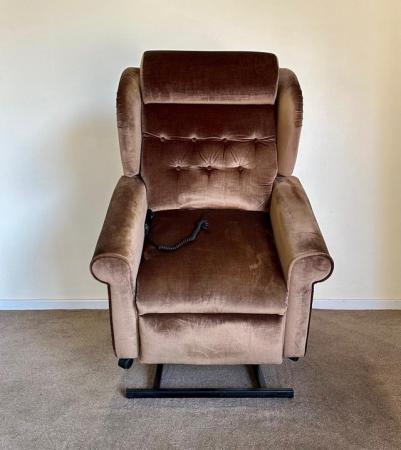 Image 7 of RECLINER FACTORY MOBILITY ELECTRIC RISER RECLINER CHAIR