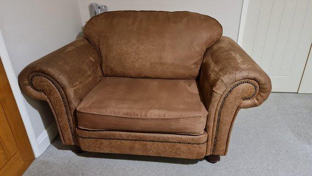 Image 2 of Arm chair / Love seat / Sofa