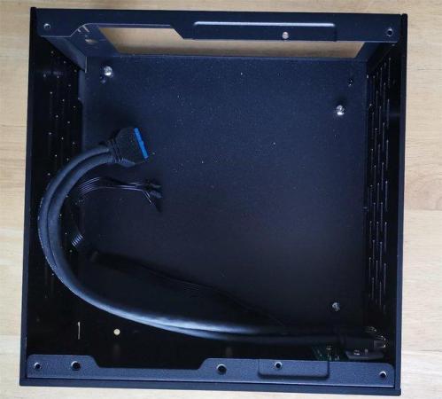 Image 6 of Mini ITX Case 20x20x8 CM (inc feet) Post Free