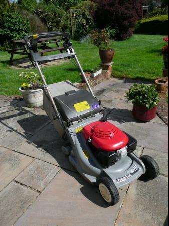 Image 2 of Honda 4stroke mower with driven rear roller