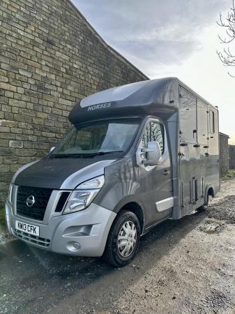 Image 2 of 3.5t HORSEBOX WITH LOW MILEAGE