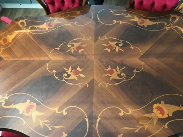 Image 2 of Lovely italian inlaid rococo style dining table with 6 chair
