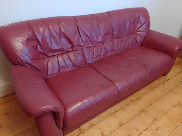 Image 2 of Comfortable leather 3-seater sofa