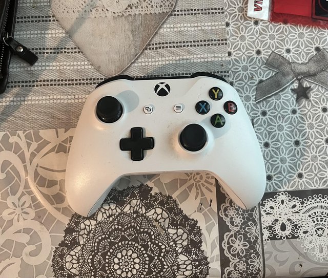Preview of the first image of Xbox One S gaming console.