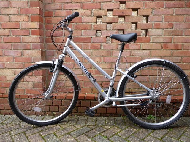 Ladies `Lincoln Crosslands` Cycle - £70