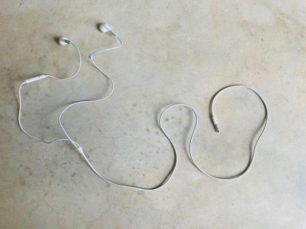 Image 1 of Apple Earpods with Volume Control and Jack Plug