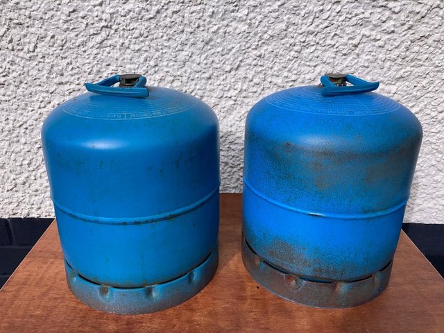Preview of the first image of Campingaz 907 Gas Bottles for sale in good condition.