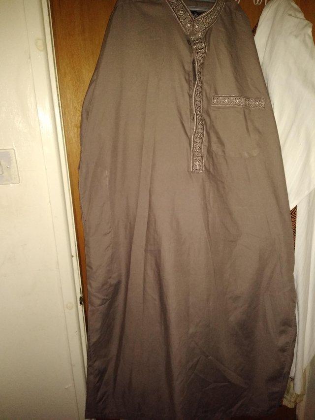 Preview of the first image of Men's shalwar kameez suit size small.