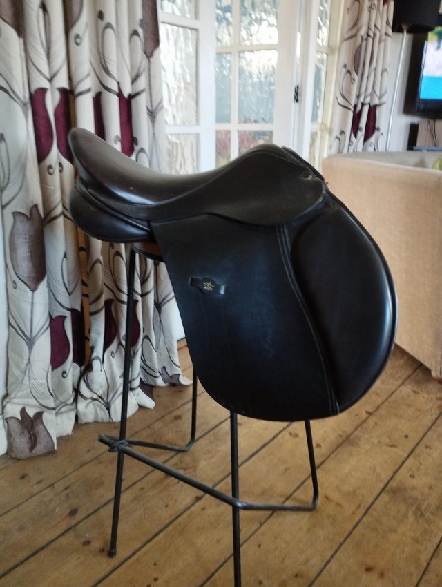 Preview of the first image of 17 inch Medium Wide Dever brown English leather saddle.