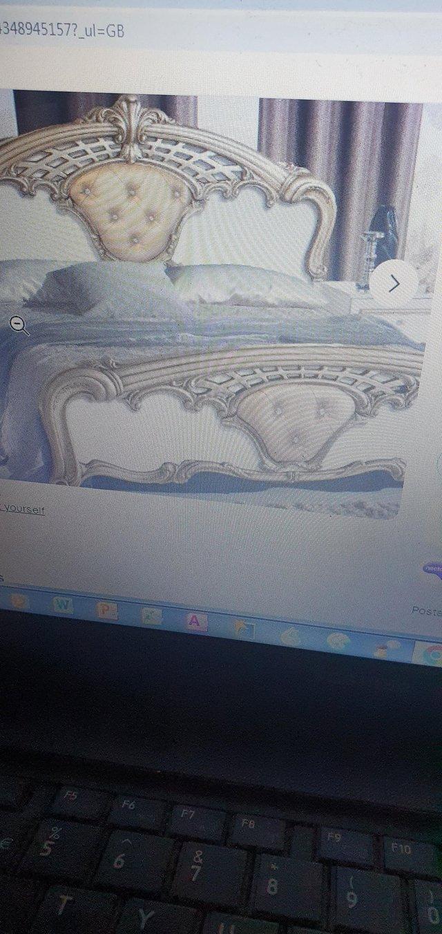 Preview of the first image of Cushion headboard with identical bottom headboard..
