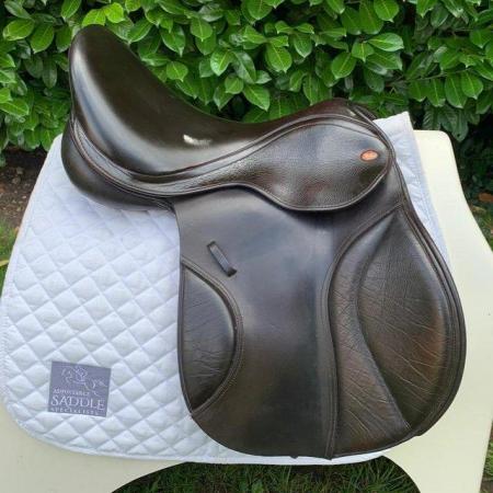 Image 13 of Kent & Masters 17.5" Compact saddle (S2751)