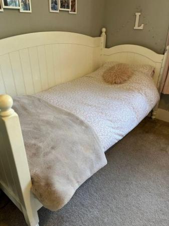 Image 1 of White wooden day bed, excellent condition