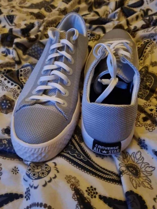 Preview of the first image of Converse women's size 8 never worn.