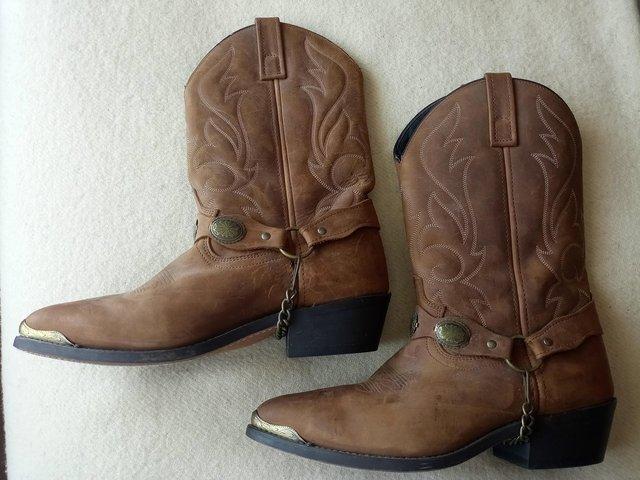 Preview of the first image of Brown leather look western style pull on boots.
