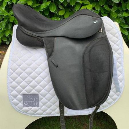 Image 13 of Thorowgood T4 17 inch high wither dressage saddle