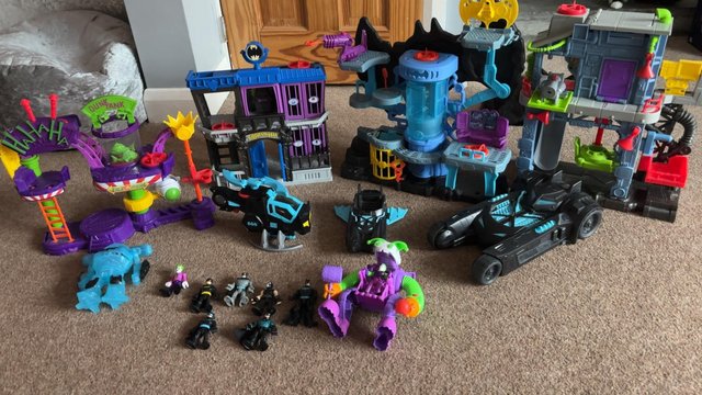 Preview of the first image of Imaginext Batman play sets and more.