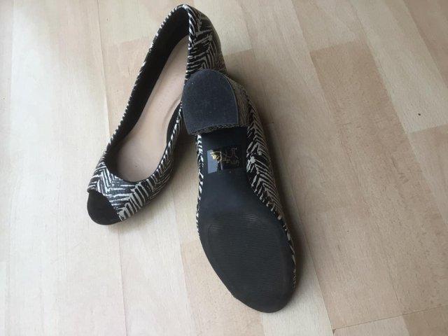 Preview of the first image of M&S ladie’s open toe shoose size 3.