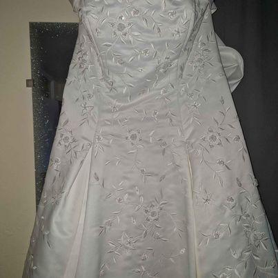 Image 3 of BNWT Wedding Dress UK 20 Satin Beaded/Boned Strapless