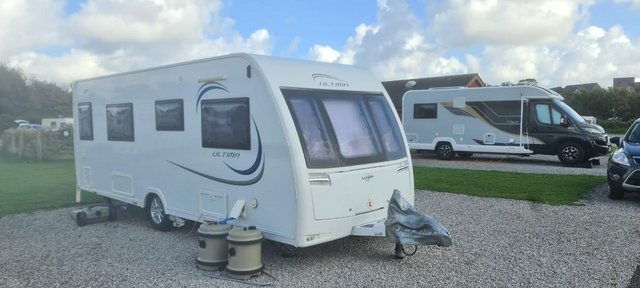Image 22 of 2015 Lunar Ultima 554 with air awning