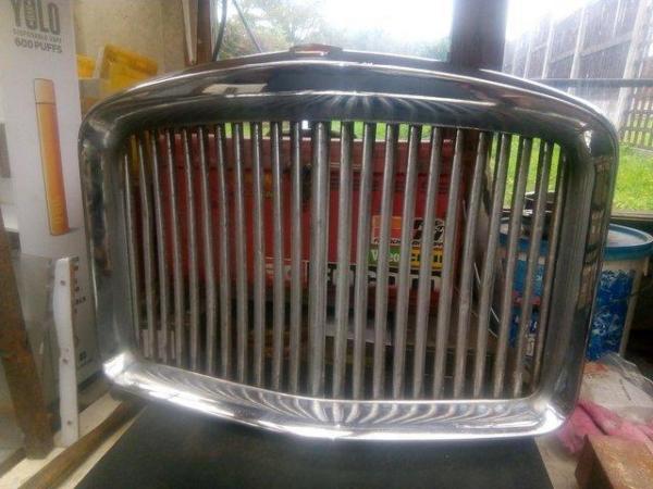 Image 2 of Vanden Plas Princess radiator grille