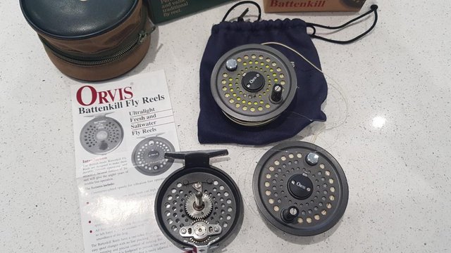 Image 3 of Orvis Battenkill 8/9 wt fly reel plus spare spool, boxes etc