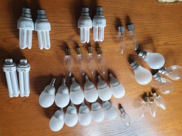 Image 1 of Joblot of 29 Mixed Bulbs Cfl, Incadescent Bayonet Screw