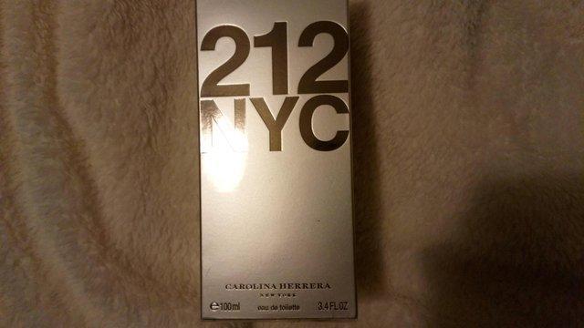 Preview of the first image of Carolina Herrera 212NYC perfume.