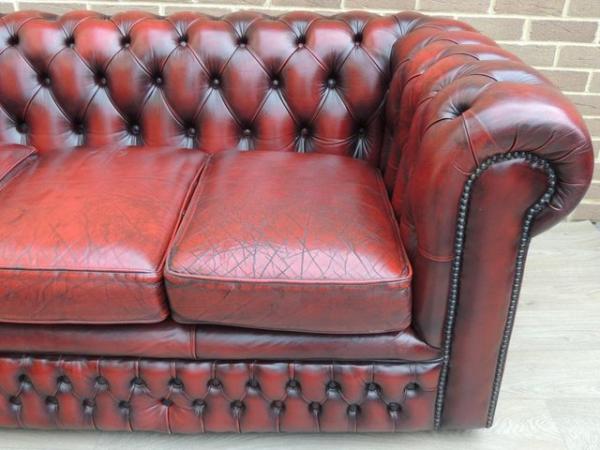 Image 5 of Luxury Chesterfield Vintage Sofa (UK Delivery)